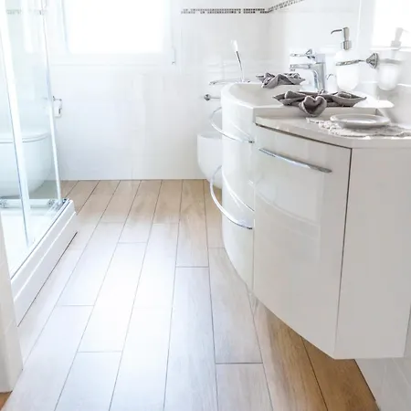 - La Dolce Vita's Apartament *